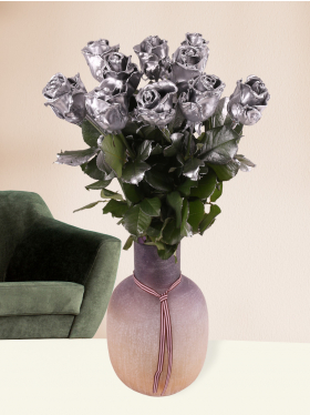 10 silver-coloured wax roses