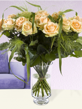 20 salmon-coloured roses with panicum  - Avalanche Peach