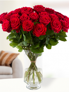 30 red roses - Red Naomi