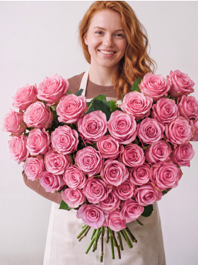 Bouquet of pink roses in heart shape - Sophia Loren