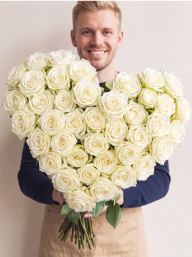 Bouquet of white roses in heart shape - Avalanche