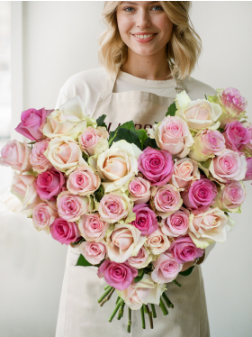 Bouquet pink rose mix in heart shape