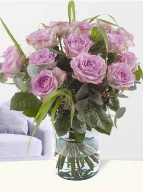 Lavender coloured rose bouquet