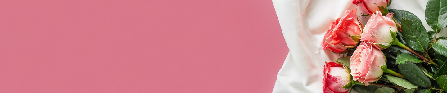 Different styles of bouquets of roses