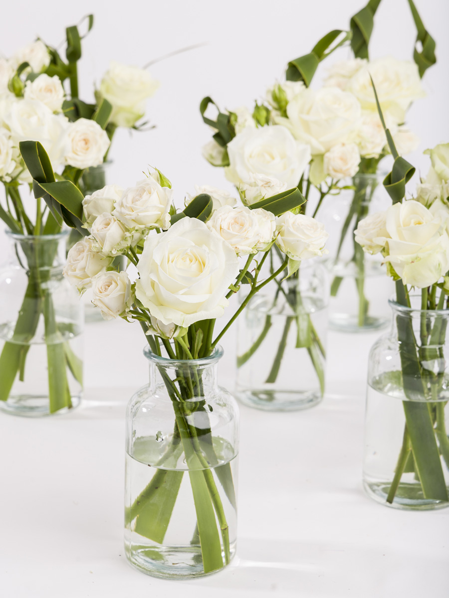 6 white centerpieces, including vases - Gold | Low