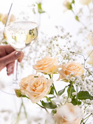 Table decorations with roses Table decorations with roses