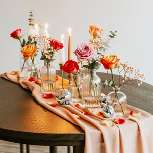 Party table decorations with roses Party table decorations with roses