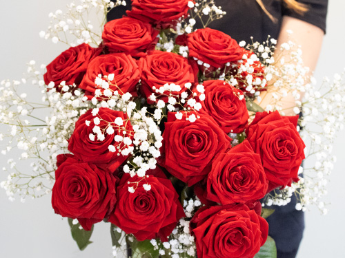 Order red roses online