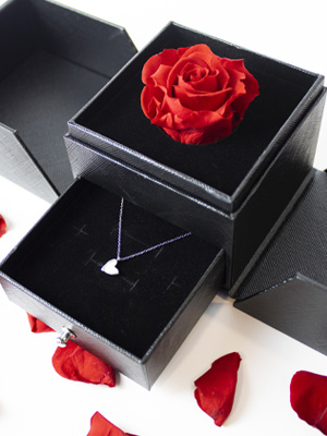 Jewellery box with red infinity rose Jewellery box with red infinity rose