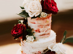 Decorate cake with roses